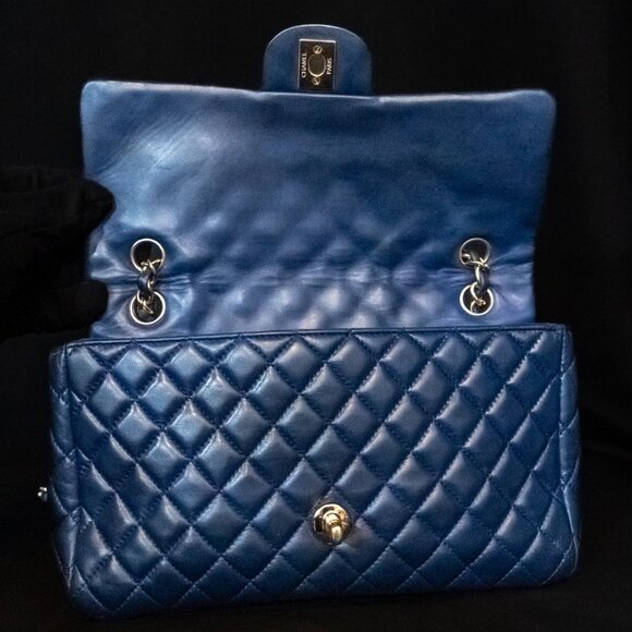 CHANEL Valentine's Charms Matelasse Quilted Lambskin CC in Blue - RARE - Picture 7 of 15